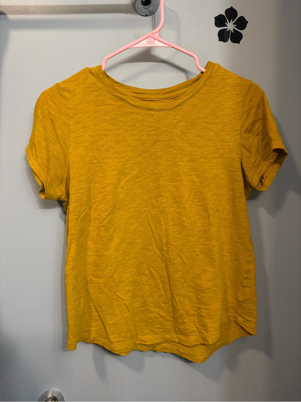 Old Navy Mustard Short Sleeve Crewneck Tee